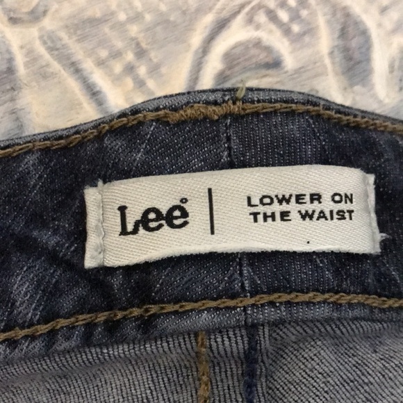 Lee Women’s Plus Size Jeans 22W/Med EUC - Picture 13 of 14